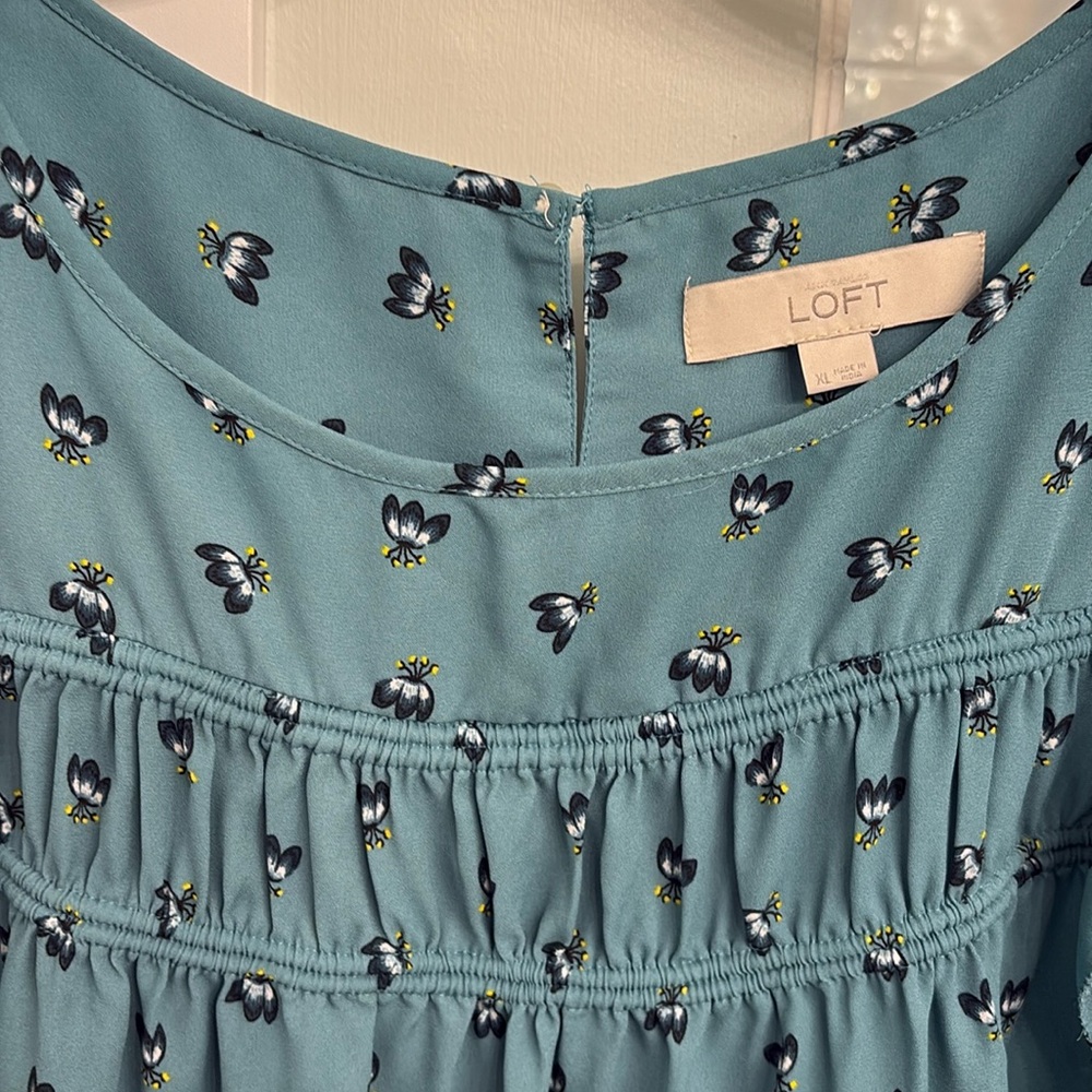 Loft sleeveless blouse